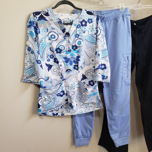 UA Butter-soft Stretch Floral Scrub Top + 2 Scrub Pants Bundle Ceil Blue Black S - Picture 3 of 13